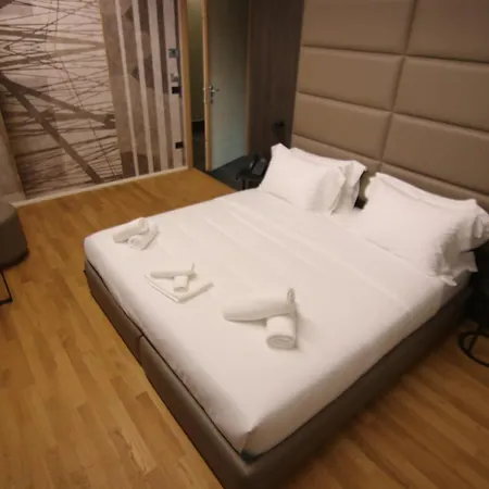 Boutique Adelar Отель Тирана