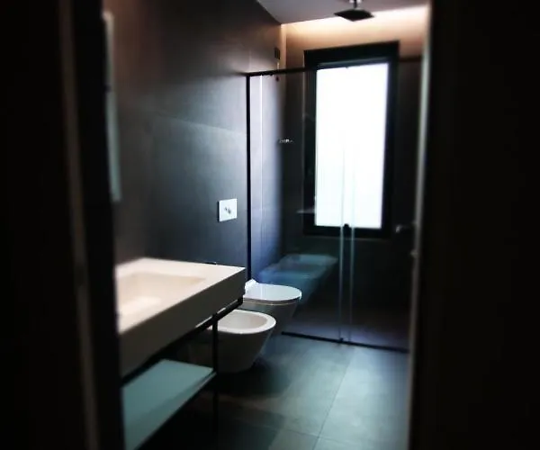 Boutique Adelar Szálloda Tirana