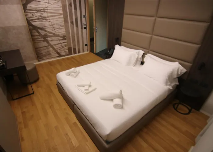 Boutique Adelar Szálloda Tirana