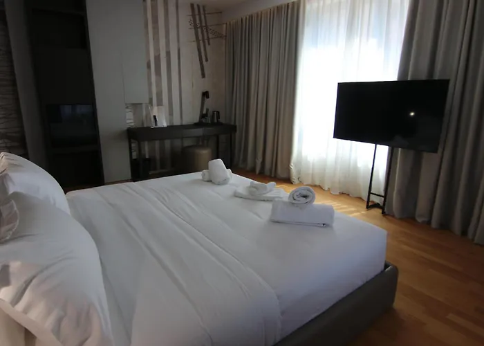 Boutique Adelar Szálloda Tirana
