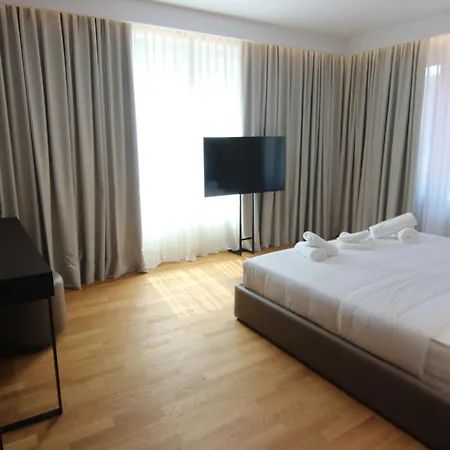 Boutique Adelar Tirana